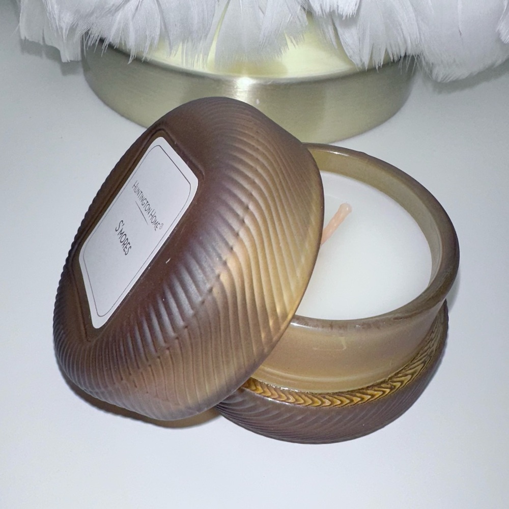 Cozy Up With Huntington’s Macaron S’mores‎ Candle